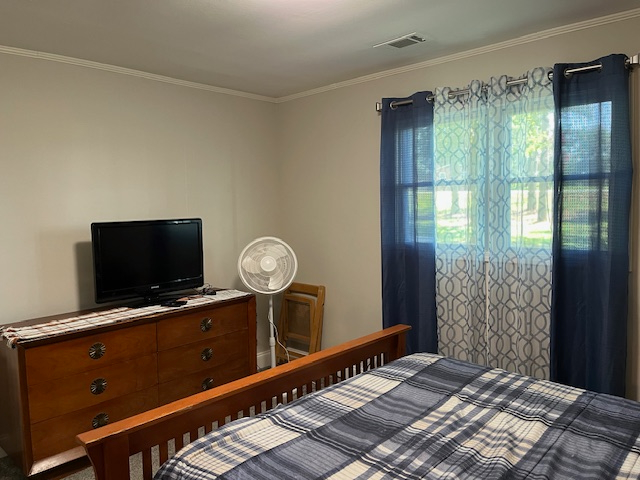 Close to hospital cozy bedroom with private bath Unit A