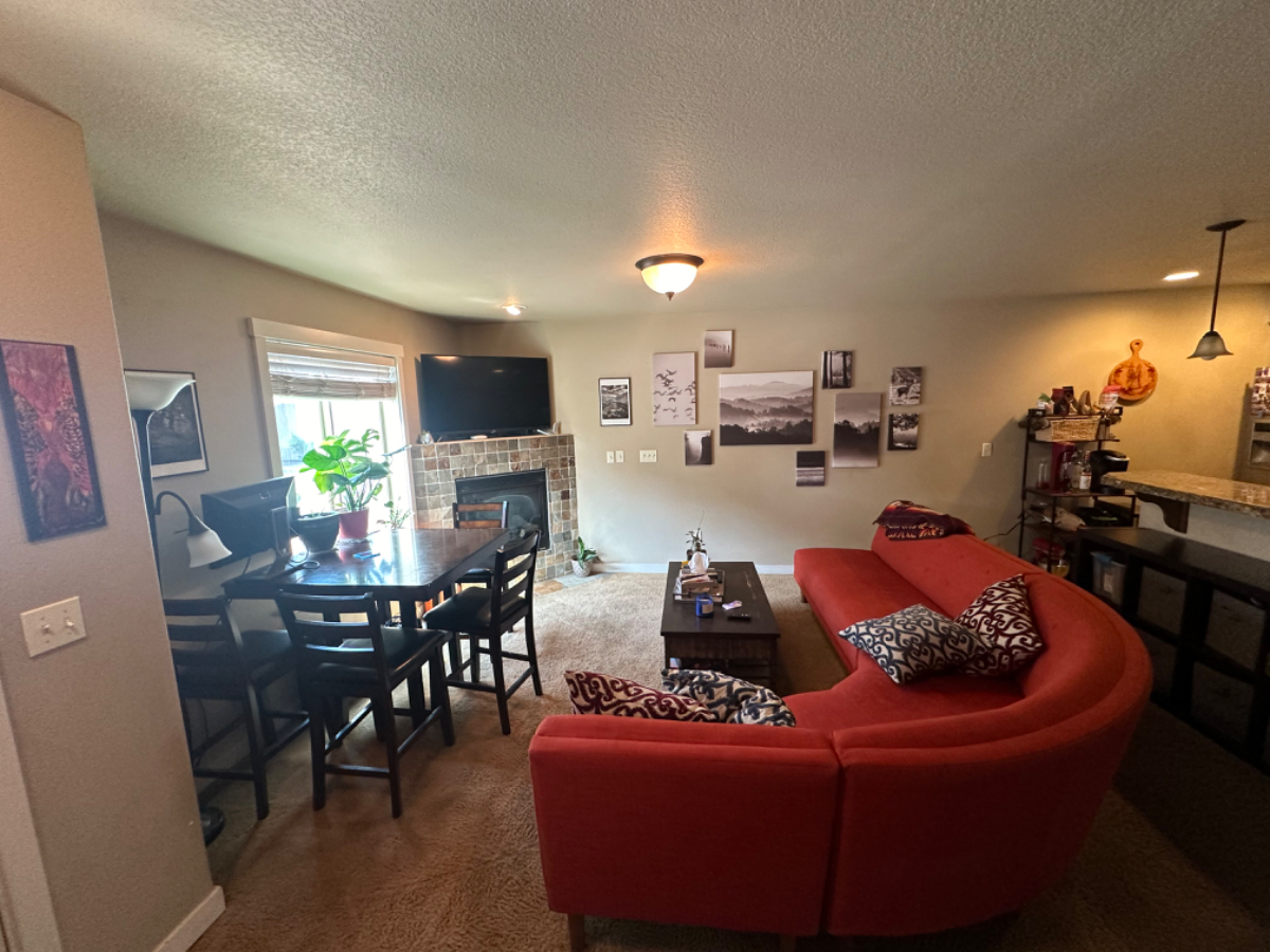 Comfortable Furnished Loft in Townhouse Ideal for Traveling Professionals - Photo 6
