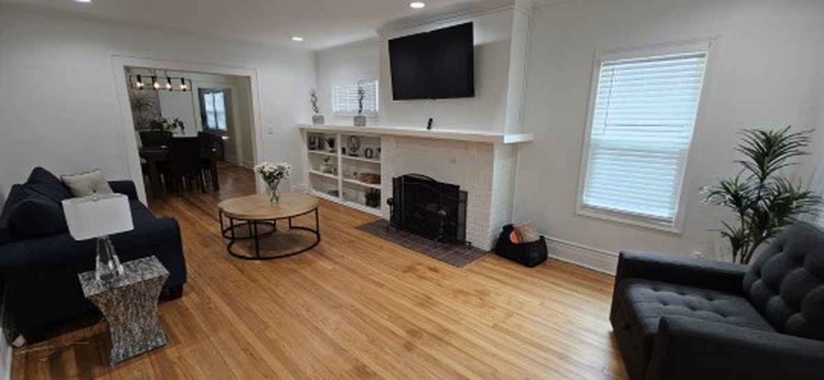 Furnished Upper Unit Apartment - Photo 12