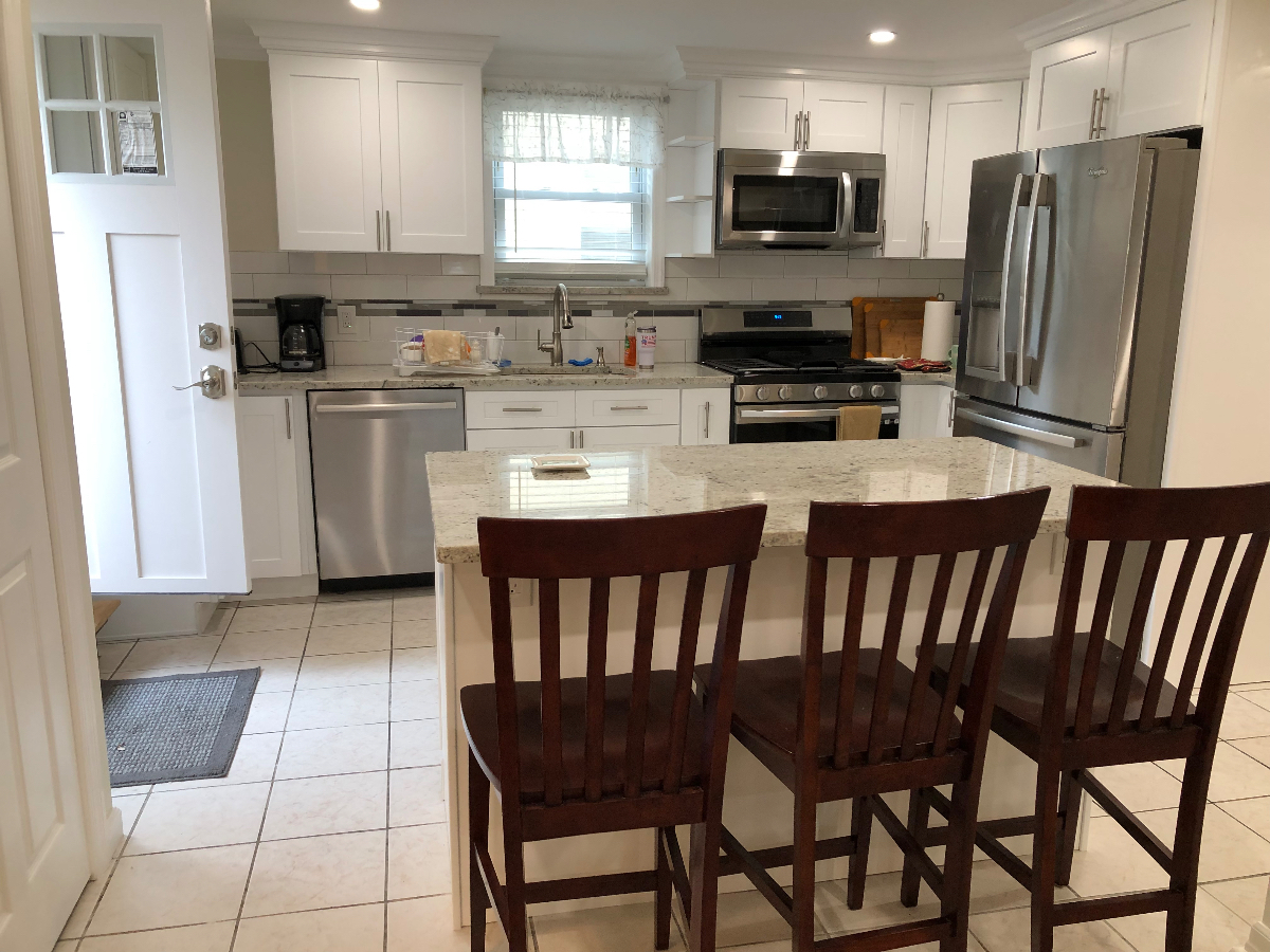 Furnished 2 bedroom 850 sq. Ft apt available 10/11/26 - Photo 5