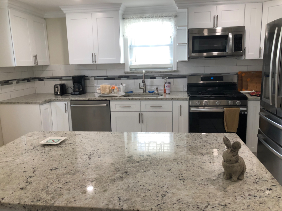 Furnished 2 bedroom 850 sq. Ft apt available 10/11/26 - Photo 7