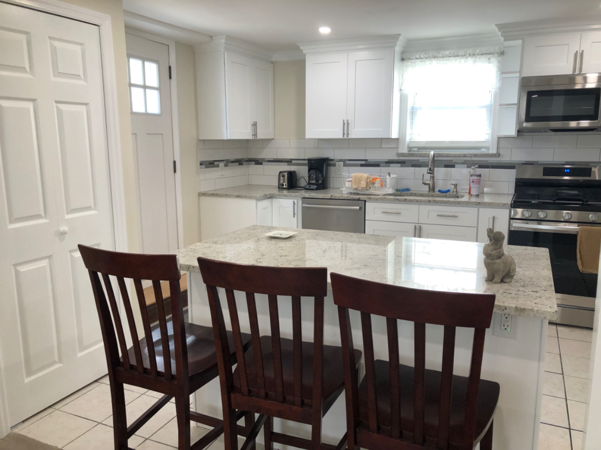 Furnished 2 bedroom 850 sq. Ft apt available 10/11/26 - Photo 6