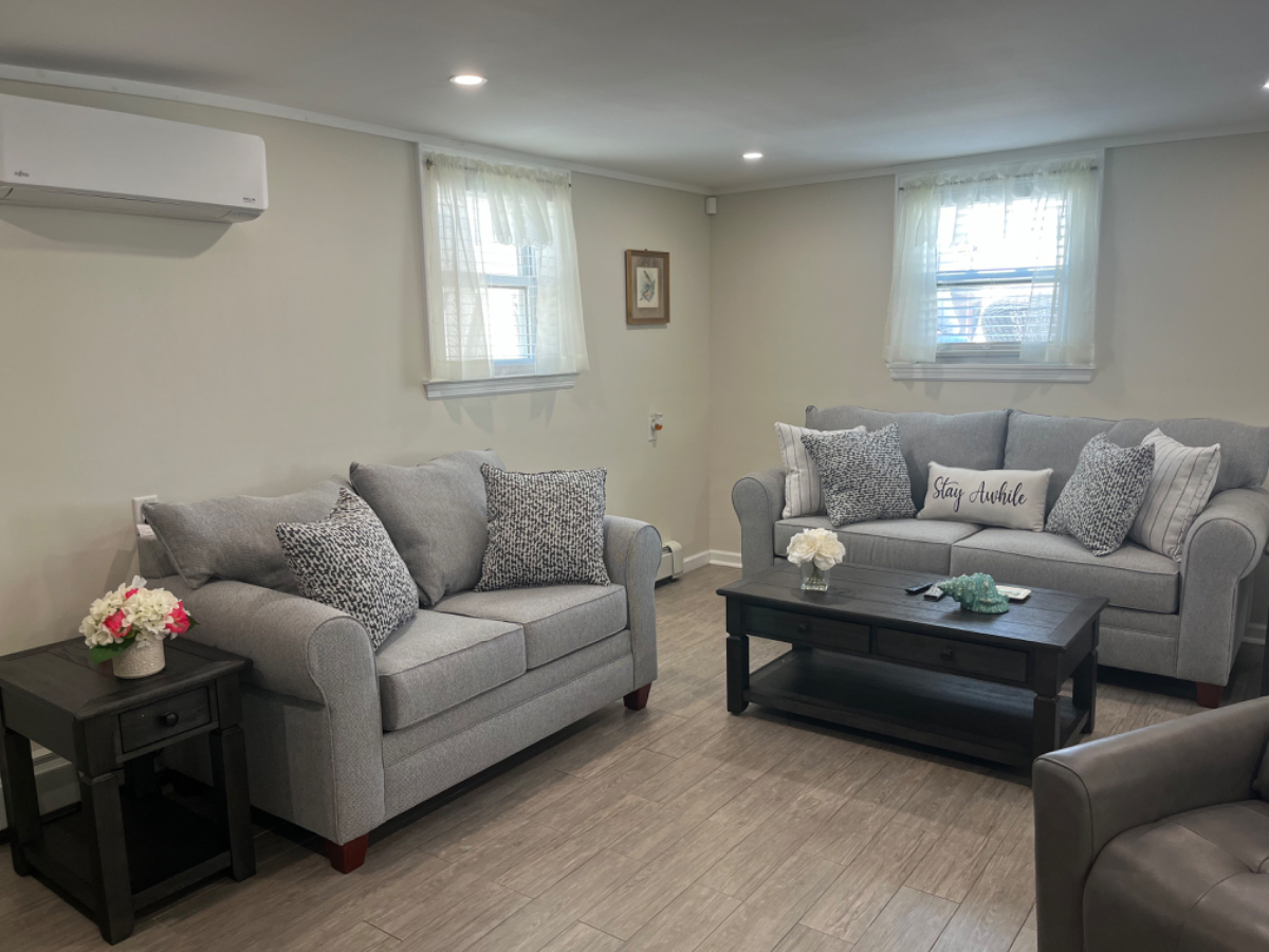 Furnished 2 bedroom 850 sq. Ft apt available 10/11/26 - Photo 3