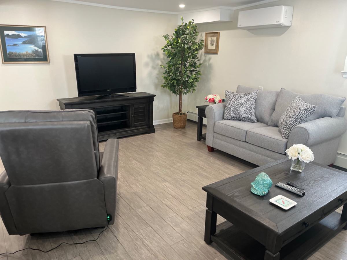 Furnished 2 bedroom 850 sq. Ft apt available 10/11/26 - Photo 1