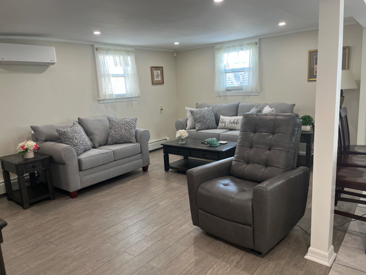 Furnished 2 bedroom 850 sq. Ft apt available 10/11/26 - Photo 9