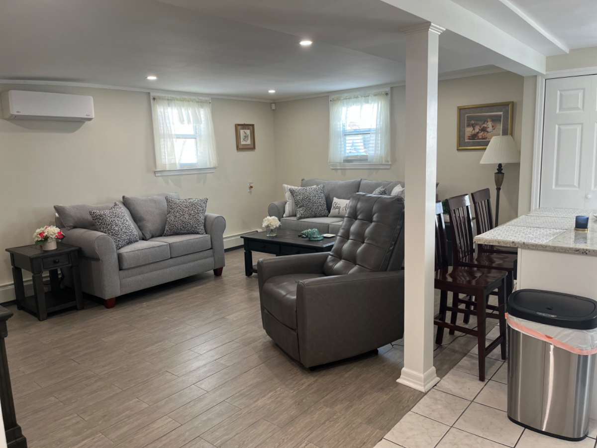 Furnished 2 bedroom 850 sq. Ft apt available 10/11/26 - Photo 11