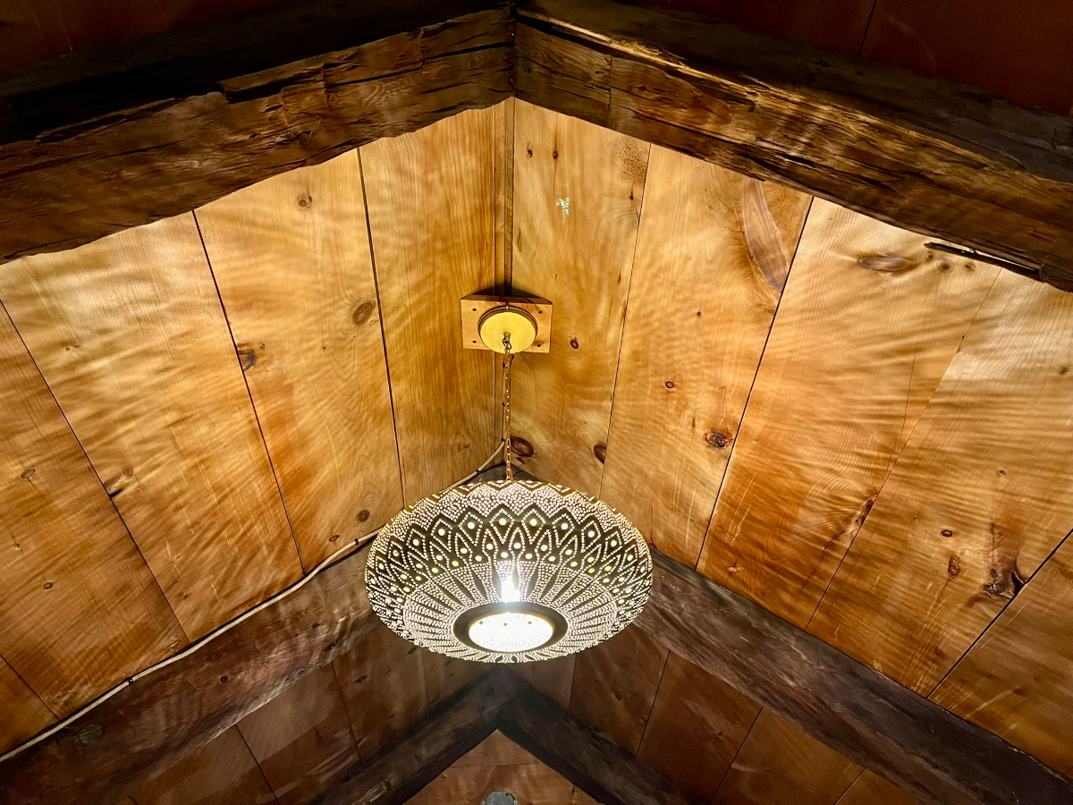 Spacious Historic Wooden Cabin - Photo 9