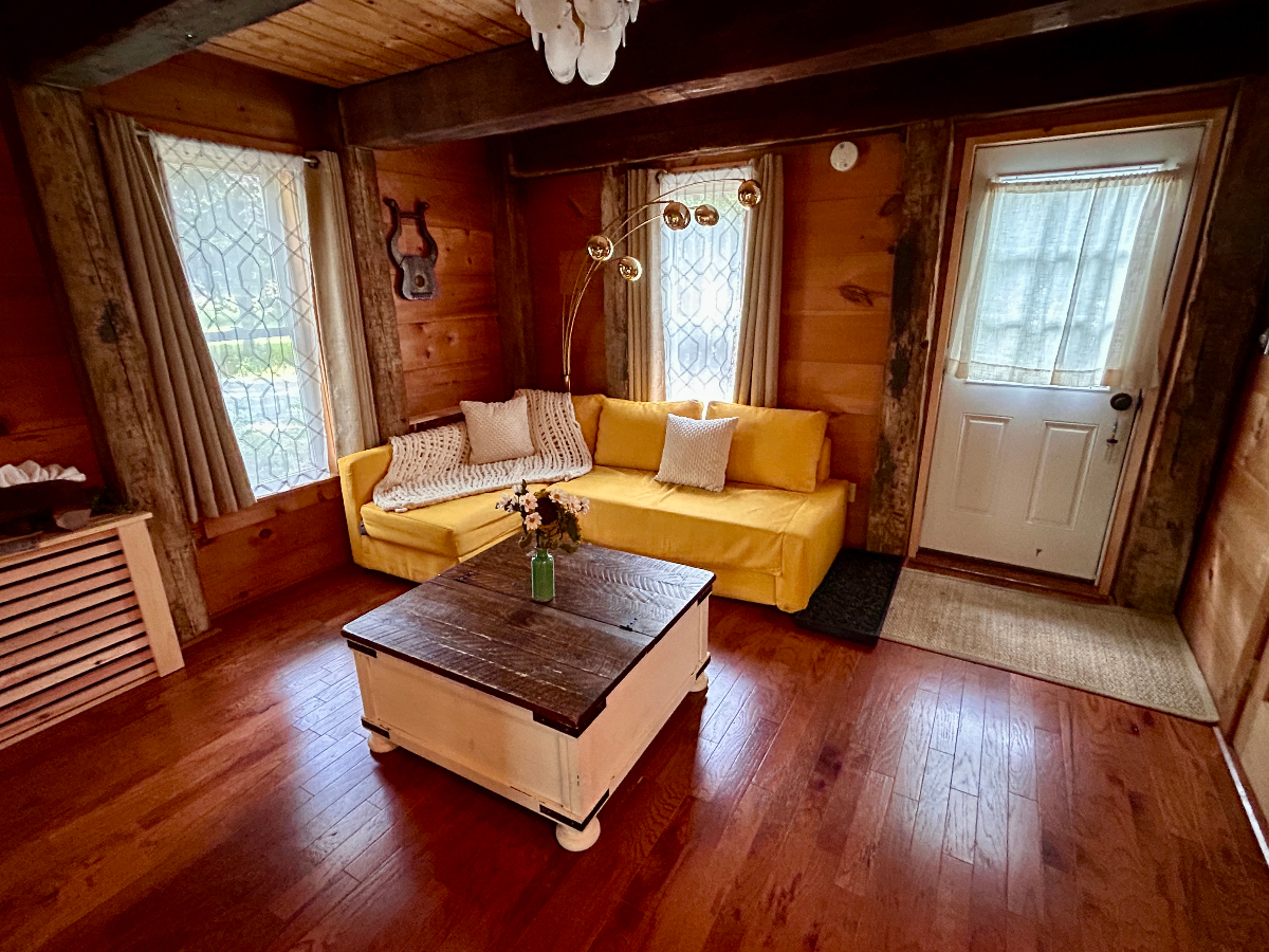 Spacious Historic Wooden Cabin - Photo 2