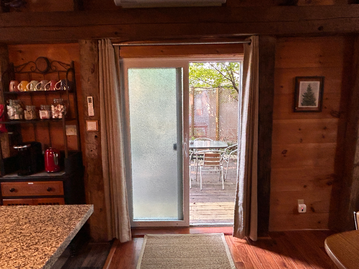 Spacious Historic Wooden Cabin - Photo 11