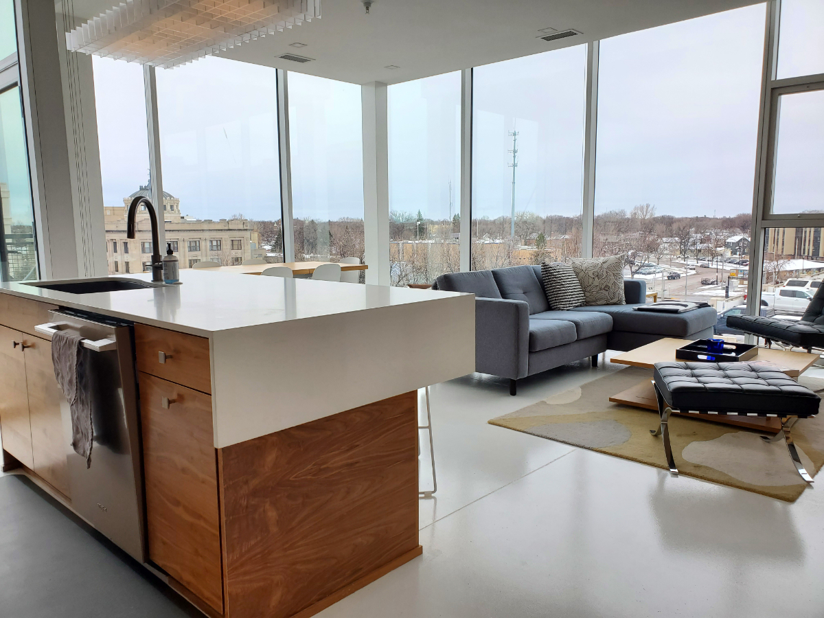 Gorgeous Fully Furnished 1b/1b