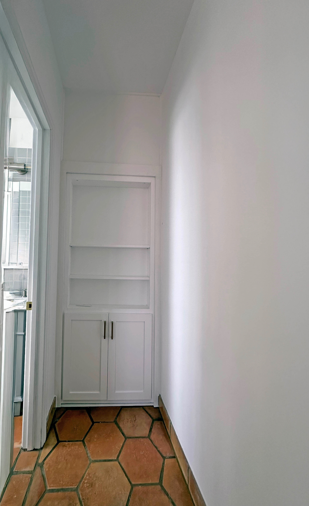 Beautiful well lit quaint first floor apartment High ceilings - Photo 5