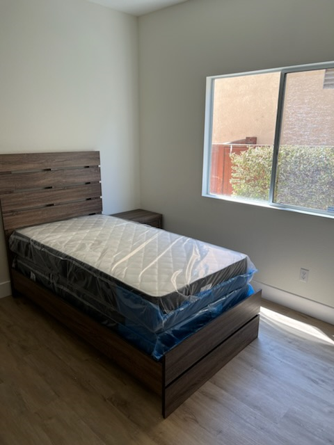 Choose Your Sanctuary 7 Unique & Cozy Rooms in a Luxurious Corona Home - Twin/Full Size Beds, Housekeeping & Smart Locks Included Room 2