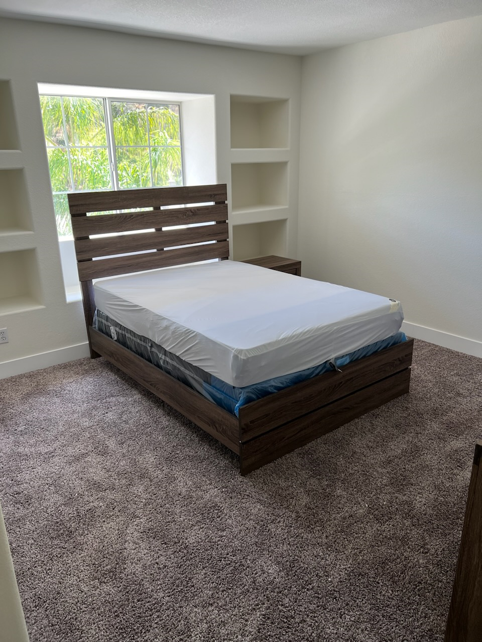 Choose Your Sanctuary 7 Unique & Cozy Rooms in a Luxurious Corona Home - Twin/Full Size Beds, Housekeeping & Smart Locks Included Room 5
