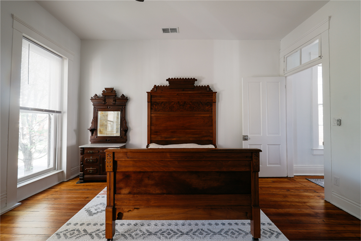 Renovated Fully Furnished Historic 3 Bed 2 Bath Near Hospitals