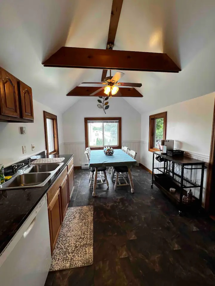 Newly Renovated Downtown Saratoga Apartment- 1/2 Block to Hospital - Photo 4