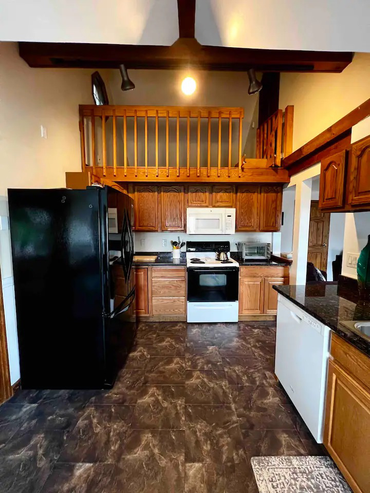 Newly Renovated Downtown Saratoga Apartment- 1/2 Block to Hospital - Photo 5