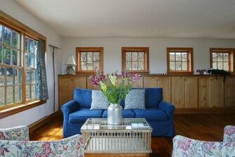 Beautiful Red Barn Cottage with Mountain Views - Photo 5