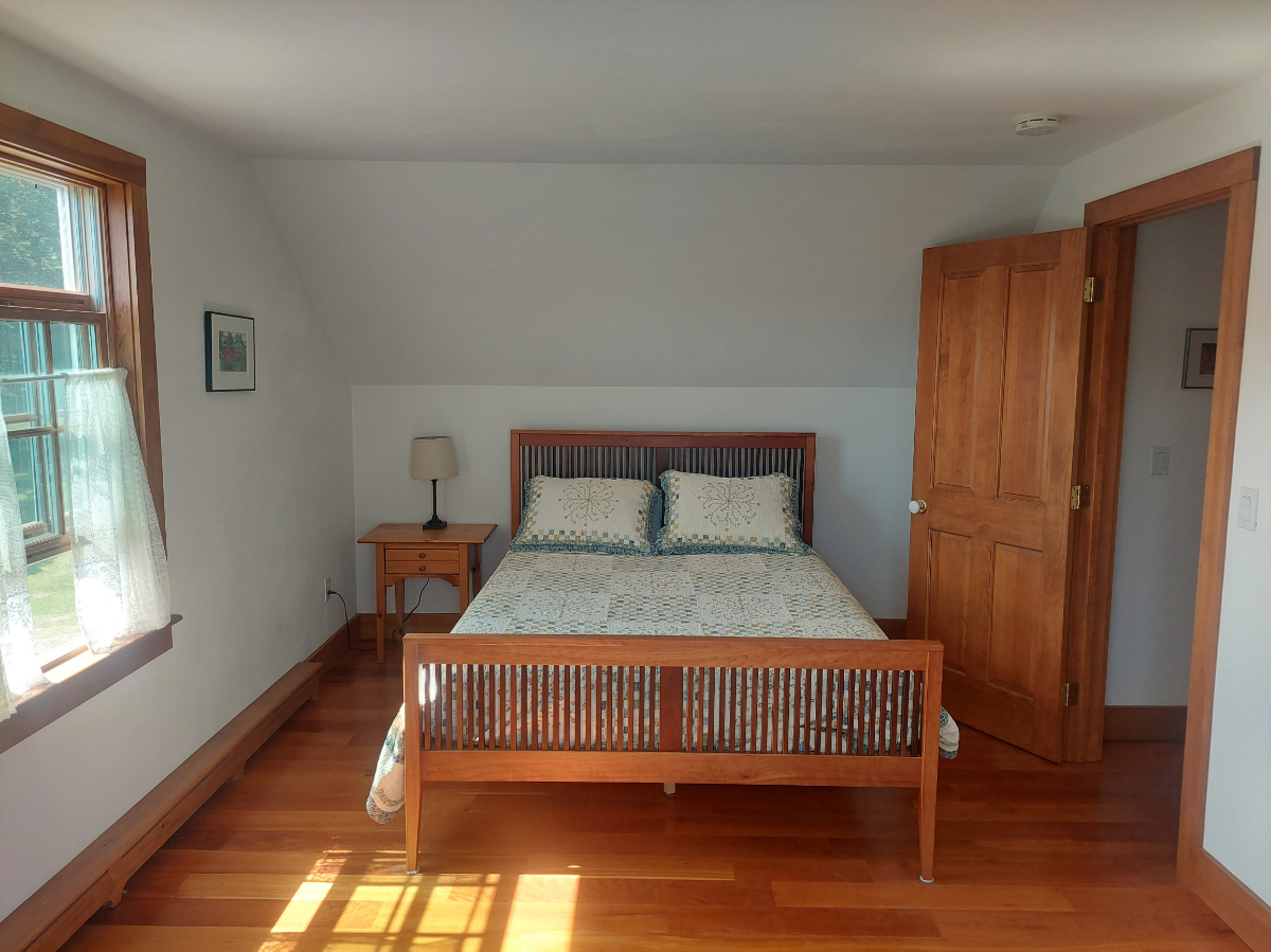 Beautiful Red Barn Cottage with Mountain Views - Photo 8