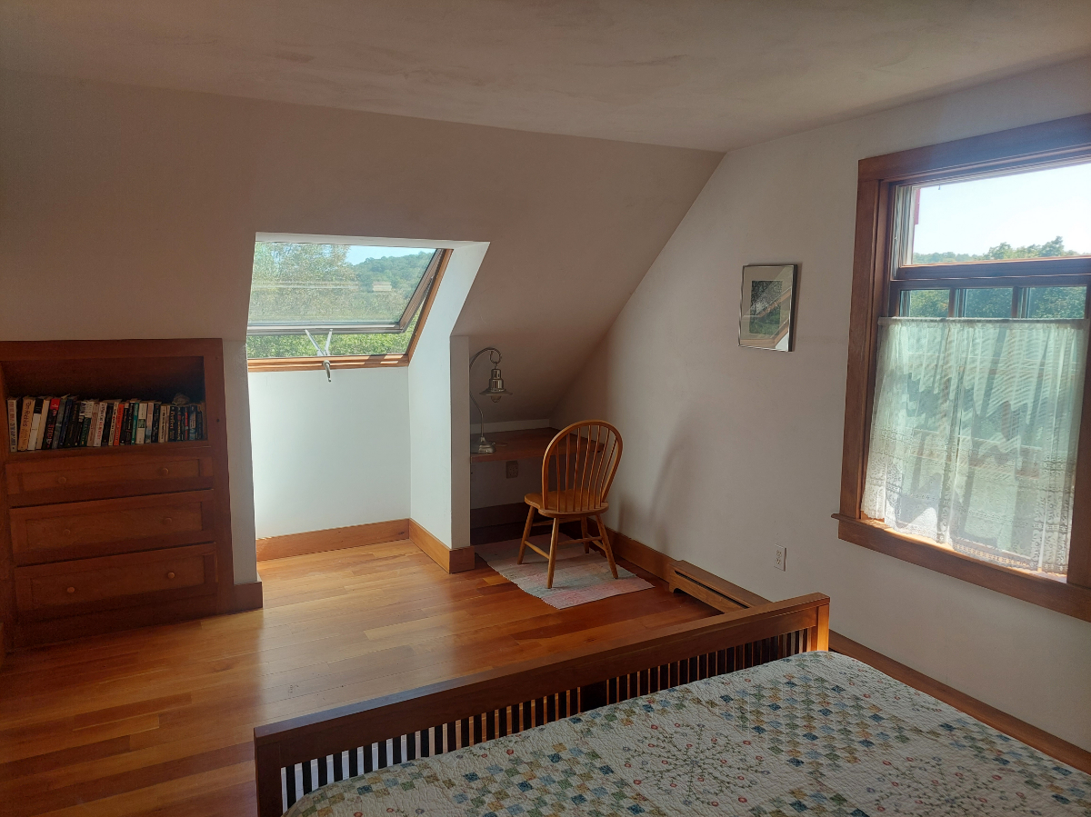 Beautiful Red Barn Cottage with Mountain Views - Photo 9