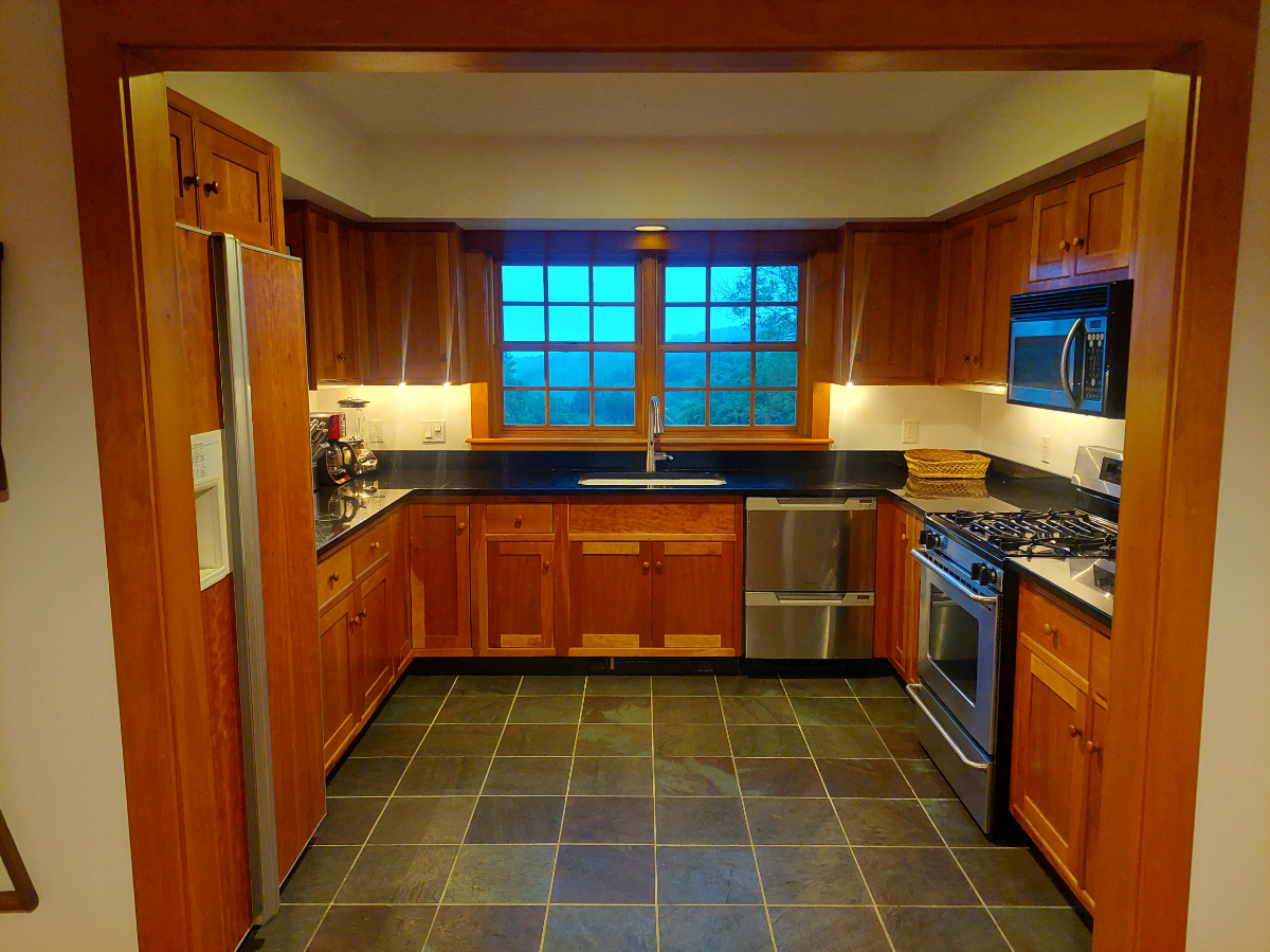 Beautiful Red Barn Cottage with Mountain Views - Photo 10