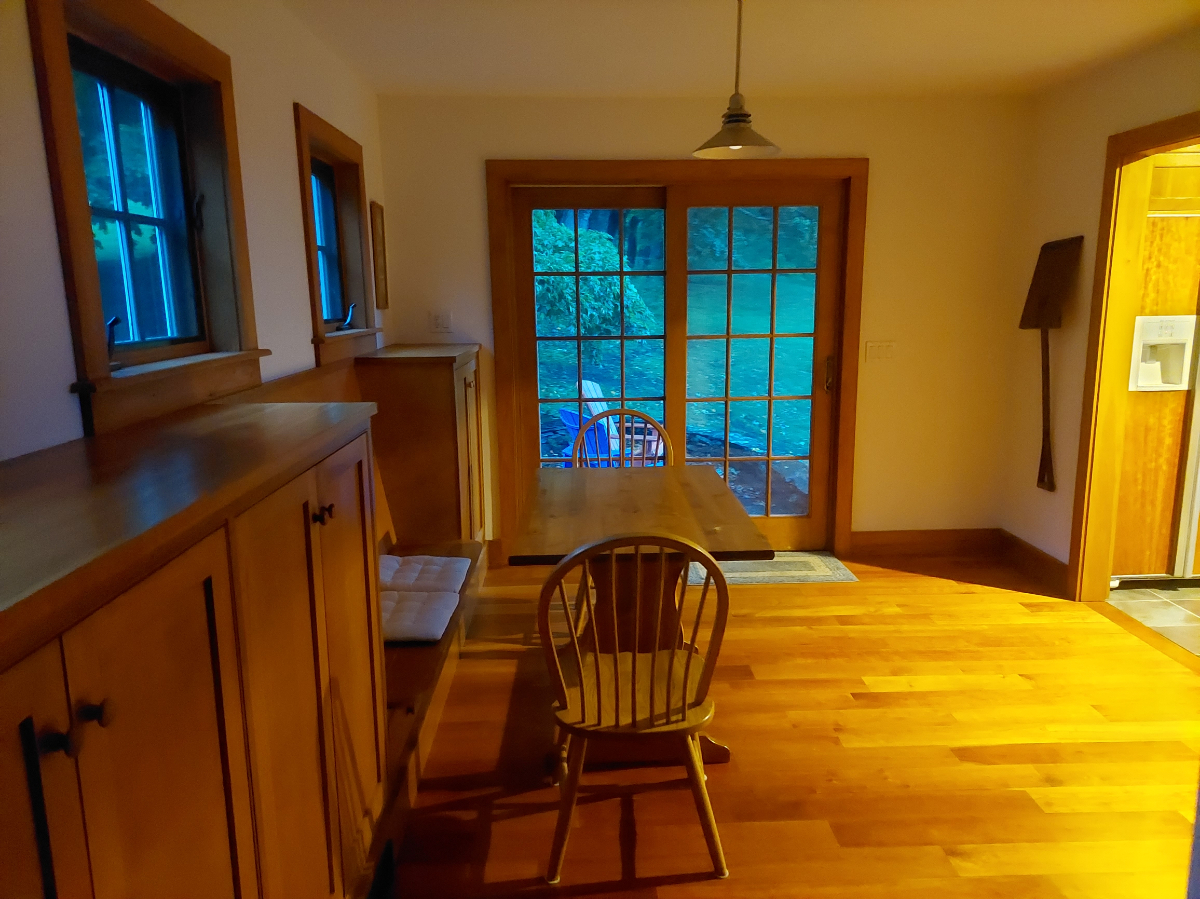 Beautiful Red Barn Cottage with Mountain Views - Photo 11