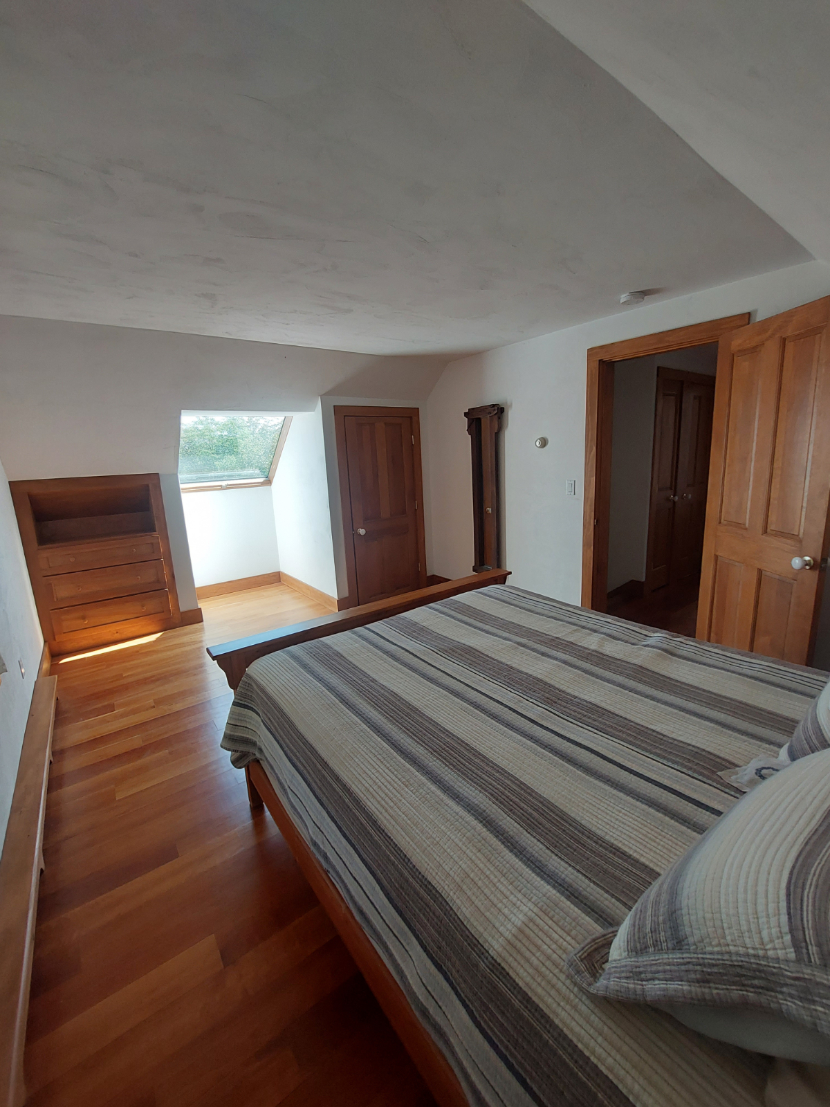 Beautiful Red Barn Cottage with Mountain Views - Photo 7