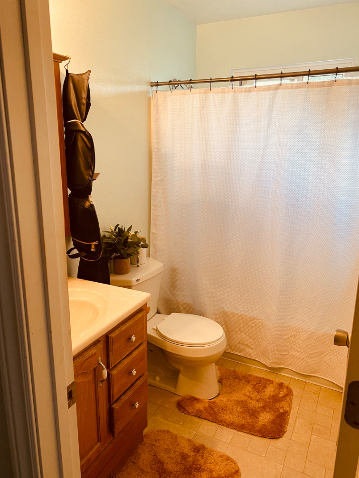 Centrally located Cozy home - Photo 4