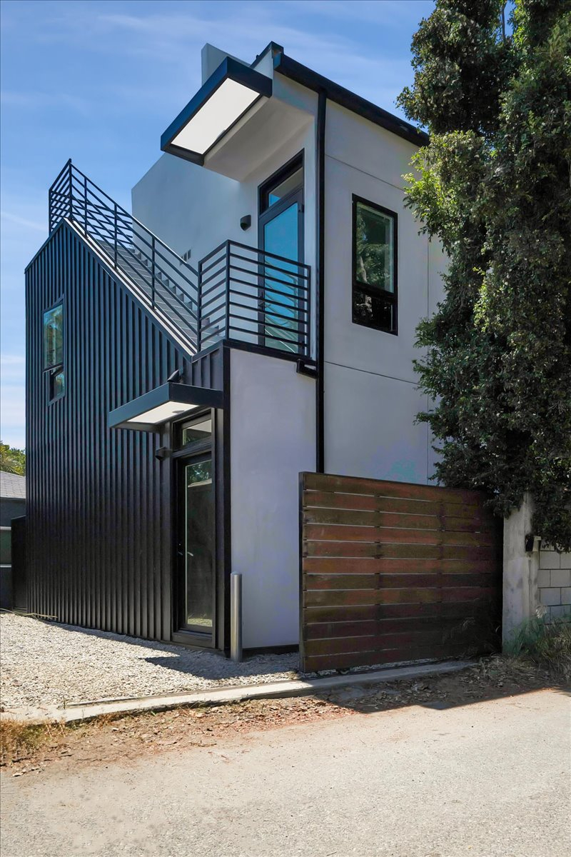 Brand New Construction Custom Modern ADU Conveniently Located On Santa Monica Border - Photo 3