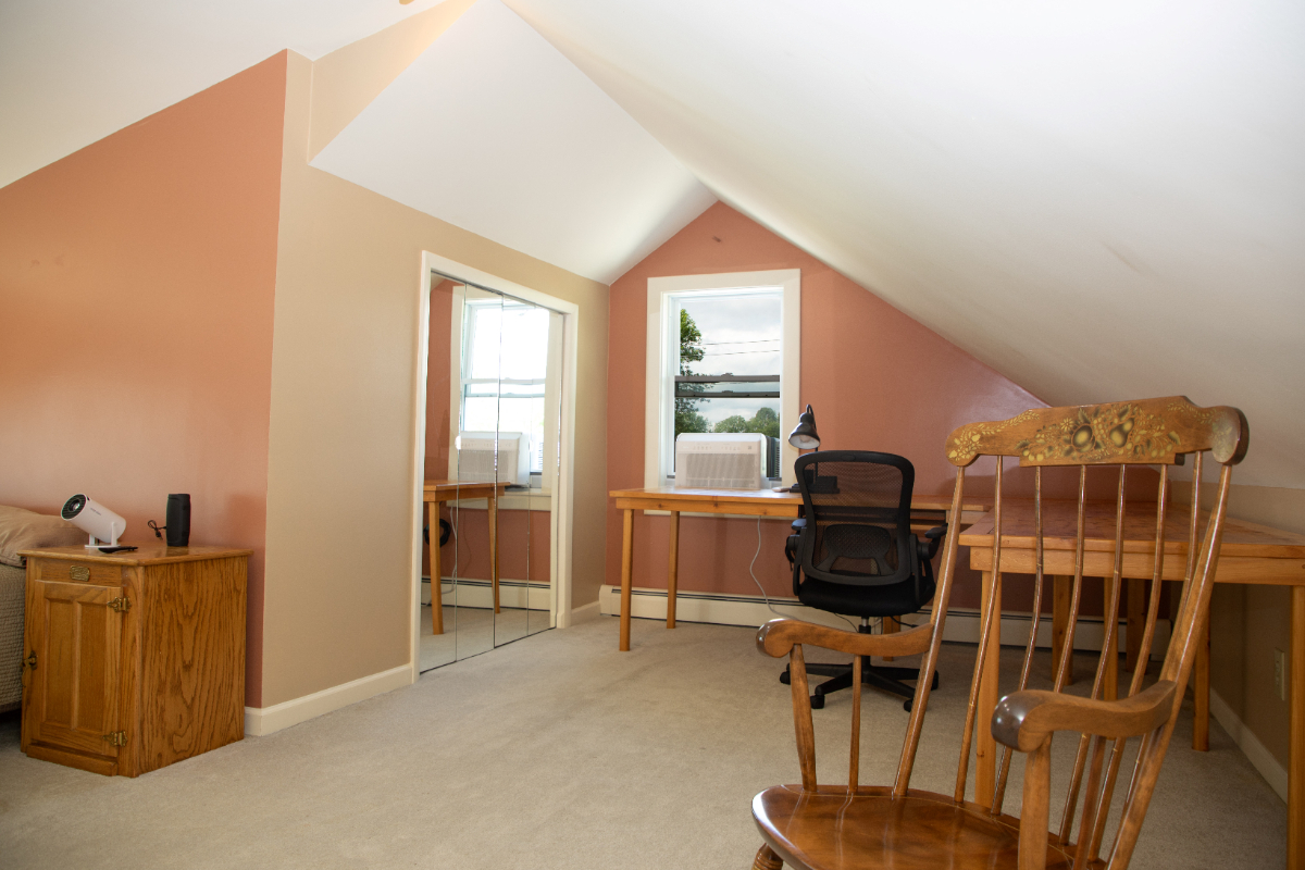 3 bdr / 1.5 bath  -PETS,  workspaces, Utilities - Photo 6
