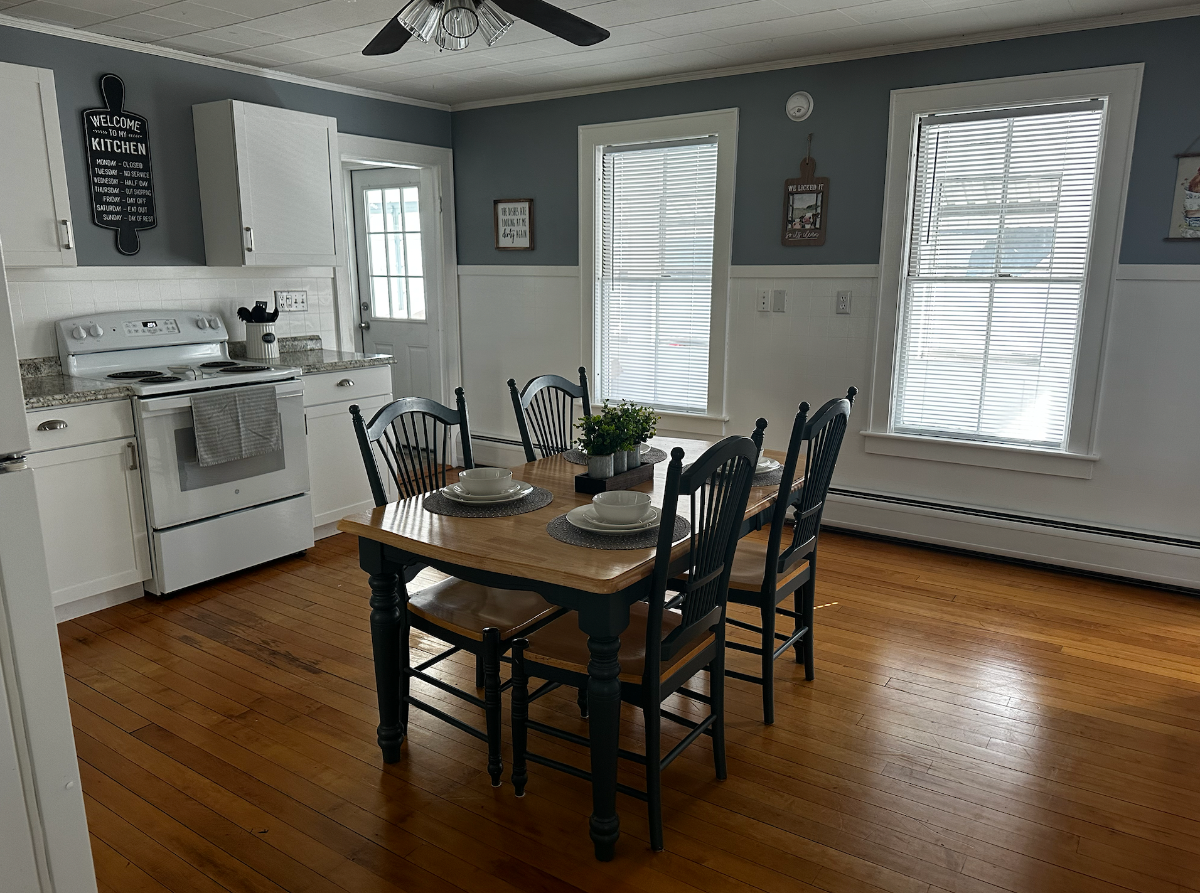 Clean 2-bedroom with close proximity to hospitals and amenities