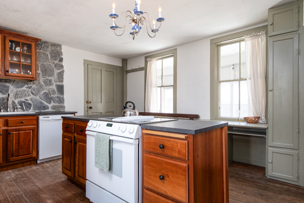 Spacious 5-bedroom Stone House in Historic Chester - Photo 5