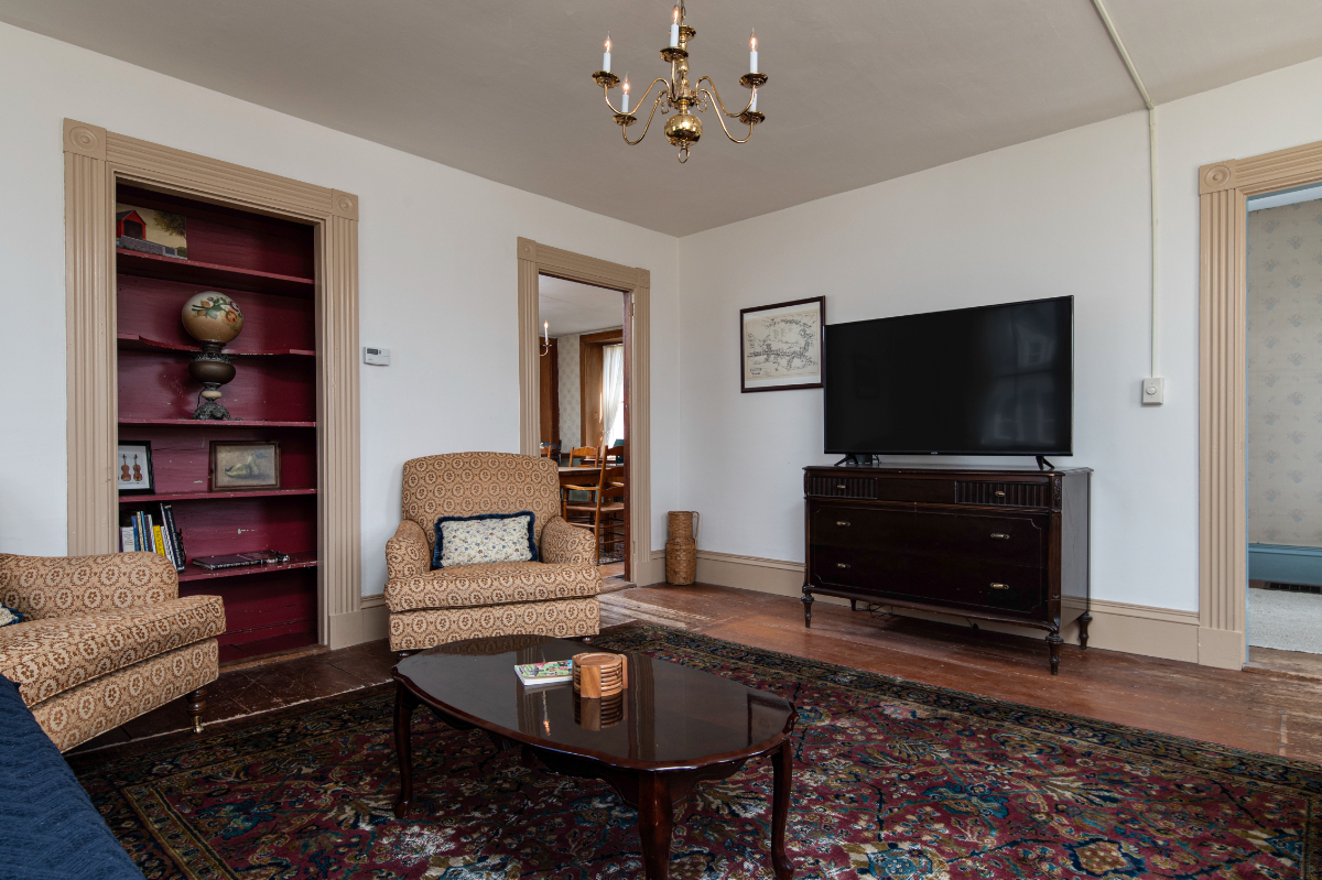 Spacious 5-bedroom Stone House in Historic Chester - Photo 10