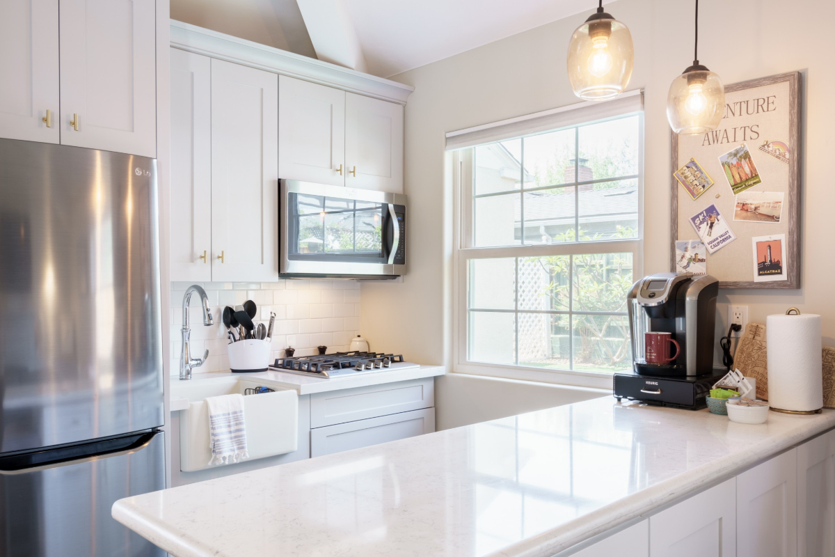 Serene Urban Oasis - Cozy 1-Bedroom Cottage Retreat With Modern Amenities in a Prime Location - Photo 4
