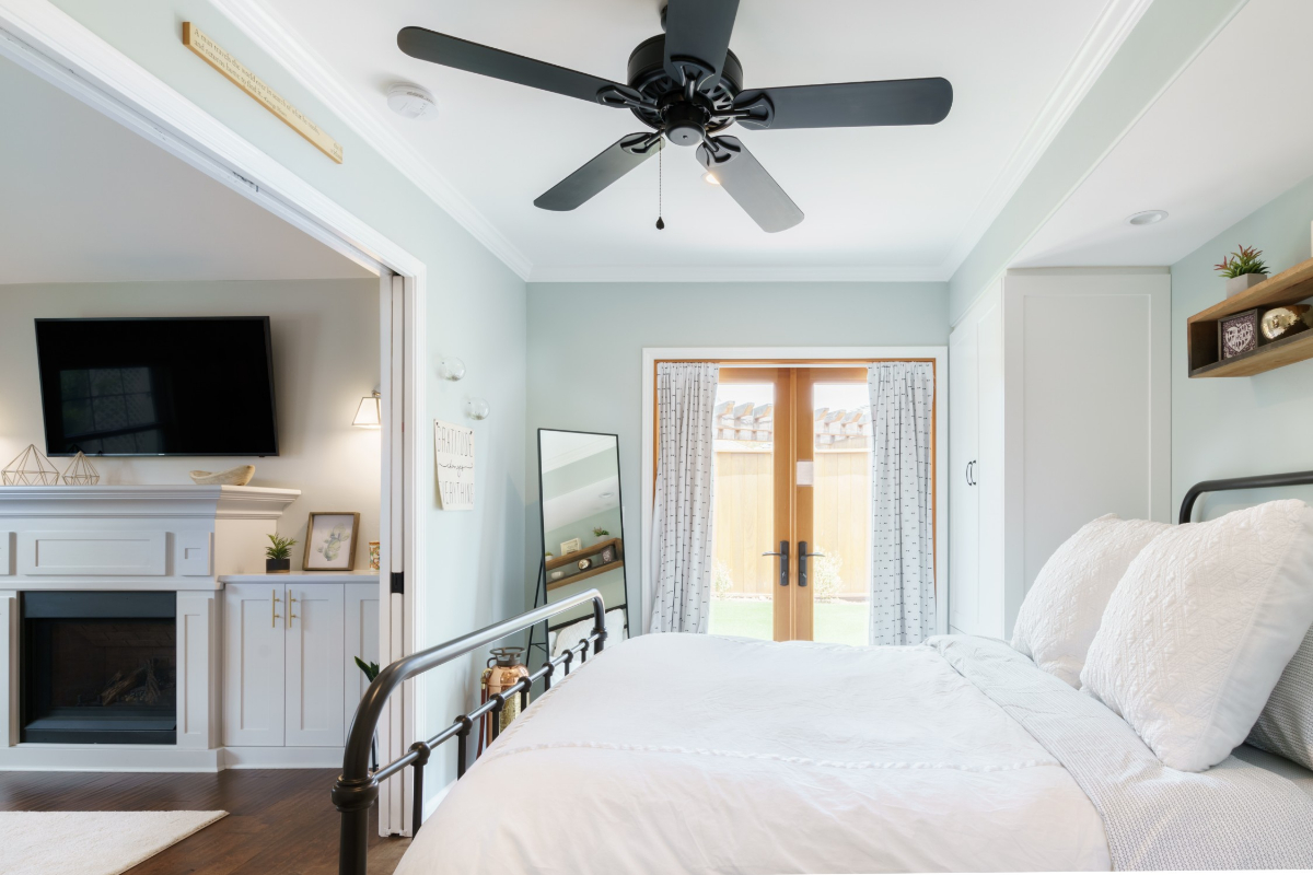 Serene Urban Oasis - Cozy 1-Bedroom Cottage Retreat With Modern Amenities in a Prime Location - Photo 5