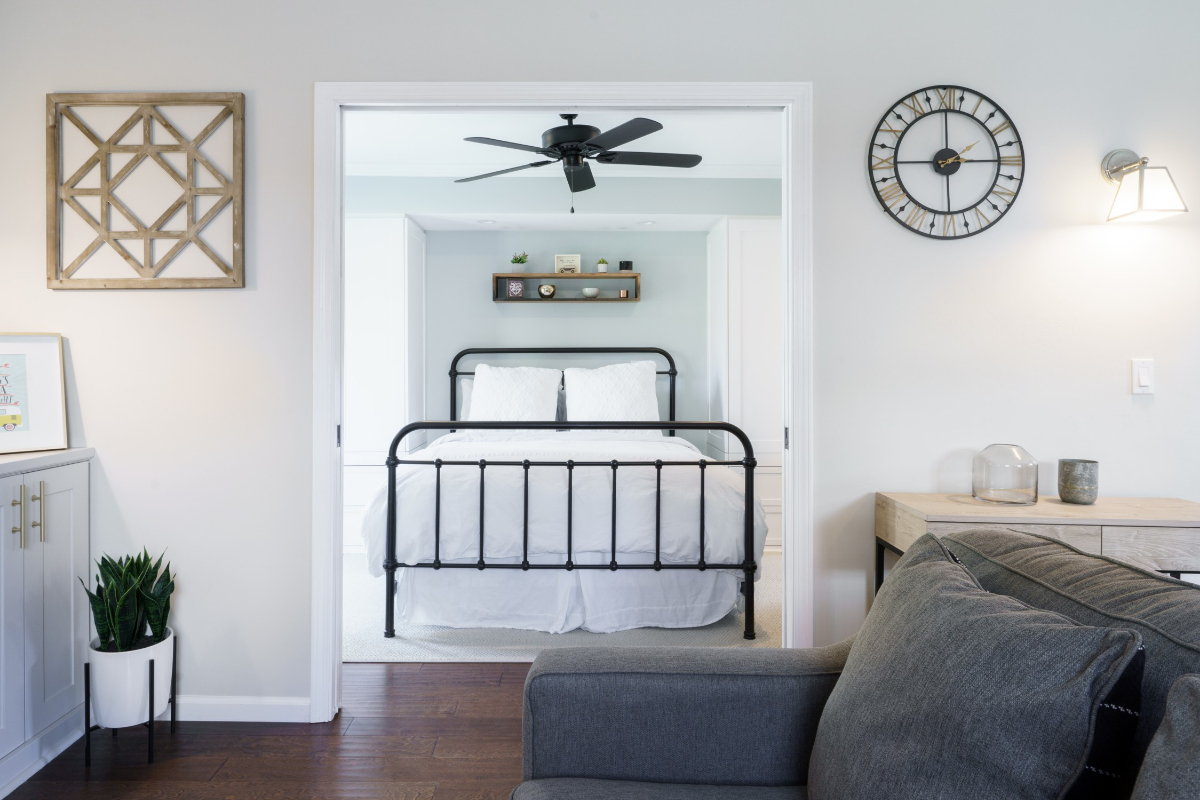 Serene Urban Oasis - Cozy 1-Bedroom Cottage Retreat With Modern Amenities in a Prime Location - Photo 6