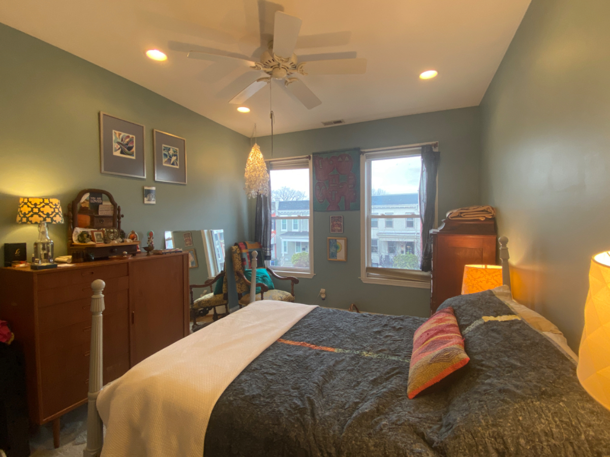 Sublet Furnished Sunny Row House, Lovely Gardens - Photo 1