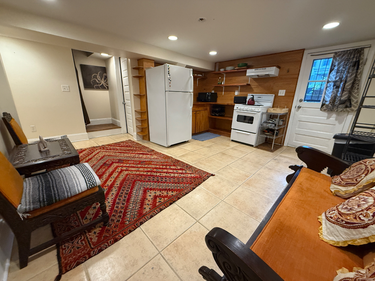 Sublet Furnished Sunny Row House, Lovely Gardens - Photo 7