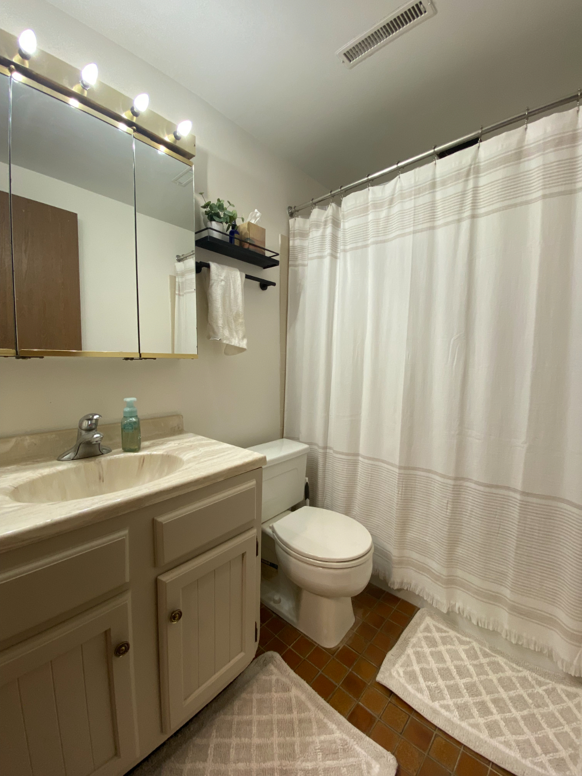 Private Bed and Bath In Quiet Madison Neighborhood - Photo 7