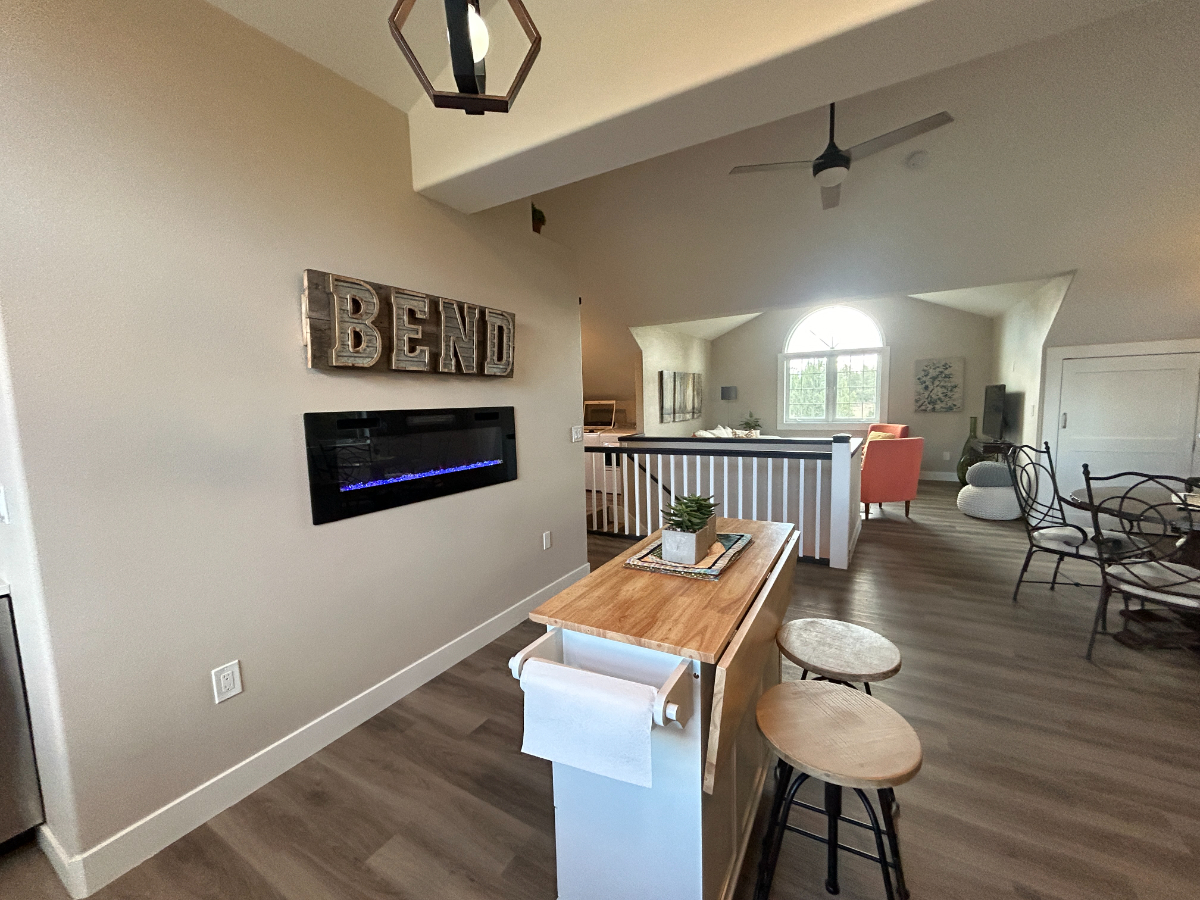 Country Setting - Private Upper-Level Unit - 8 min to Costco - Photo 6
