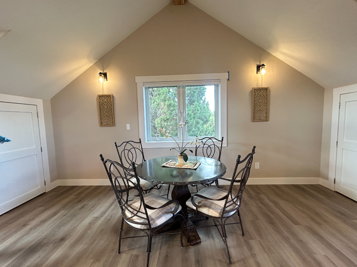 Country Setting - Private Upper-Level Unit - 8 min to Costco - Photo 5
