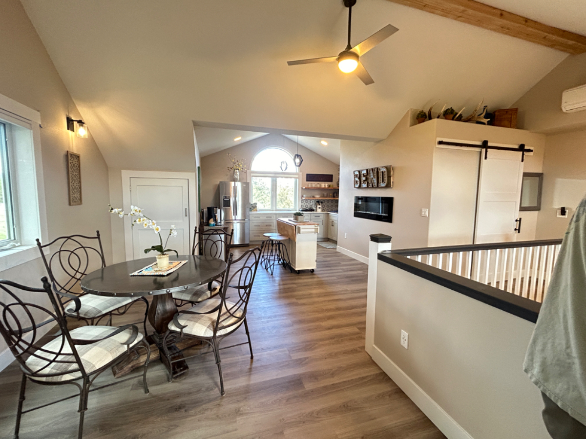 Country Setting - Private Upper-Level Unit - 8 min to Costco - Photo 4