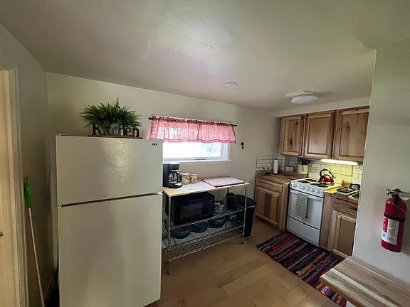 Spacious One Bedroom - Photo 1