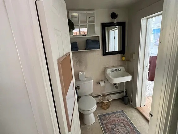 Spacious One Bedroom - Photo 3