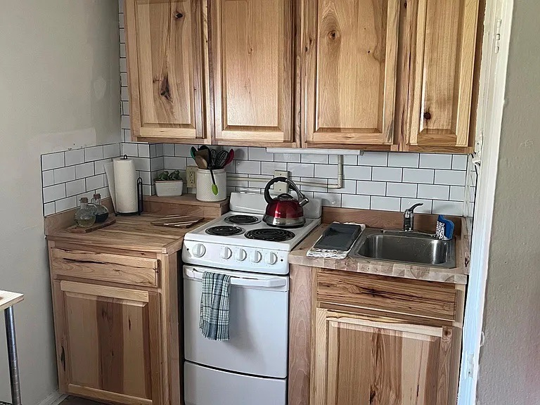 Spacious One Bedroom - Photo 7