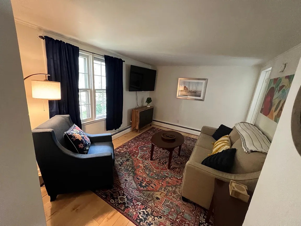 Spacious One Bedroom - Photo 8