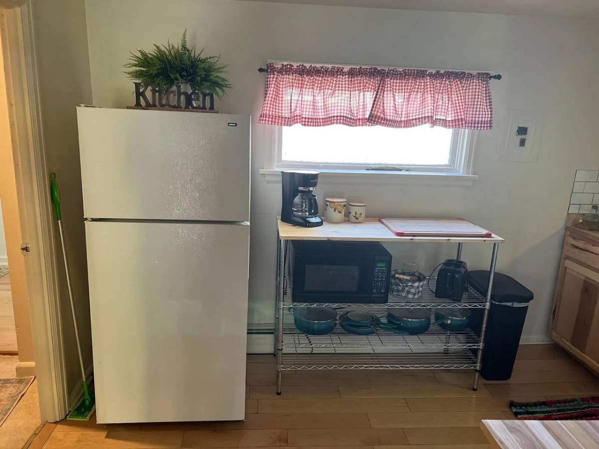 Spacious One Bedroom - Photo 9