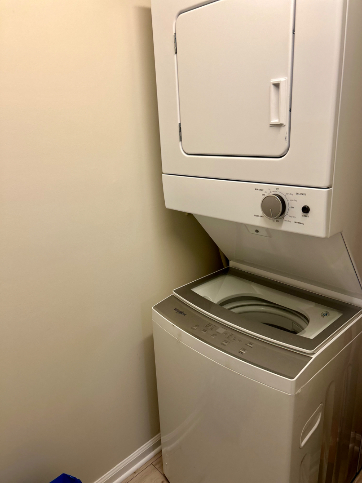 One Bedroom & Den in Walkable, Charming, DC Neighborhood - Near Union Market, Capitol Hill, Washingt - Photo 3