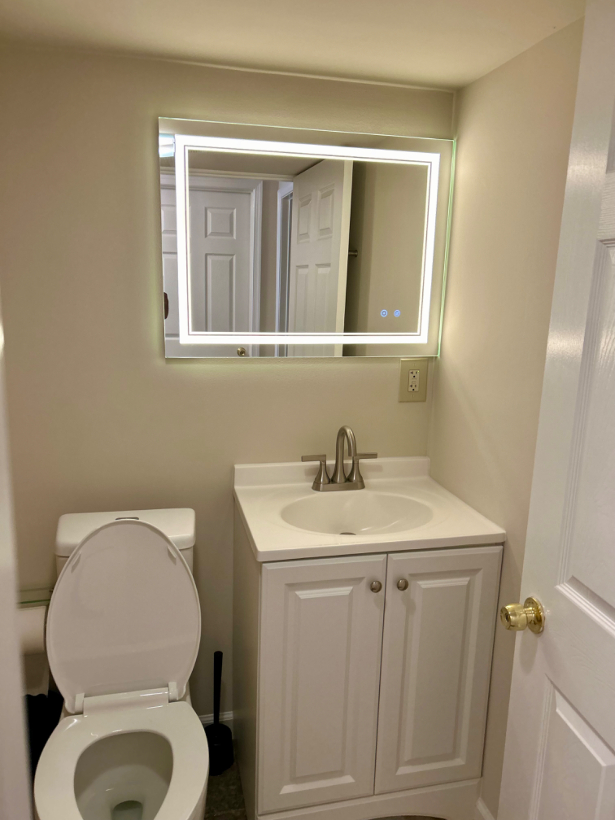 One Bedroom & Den in Walkable, Charming, DC Neighborhood - Near Union Market, Capitol Hill, Washingt - Photo 6