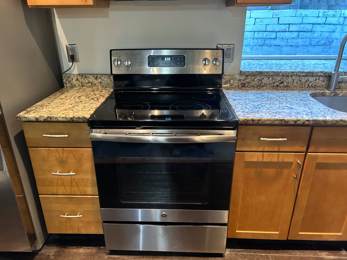 One Bedroom & Den in Walkable, Charming, DC Neighborhood - Near Union Market, Capitol Hill, Washingt - Photo 11