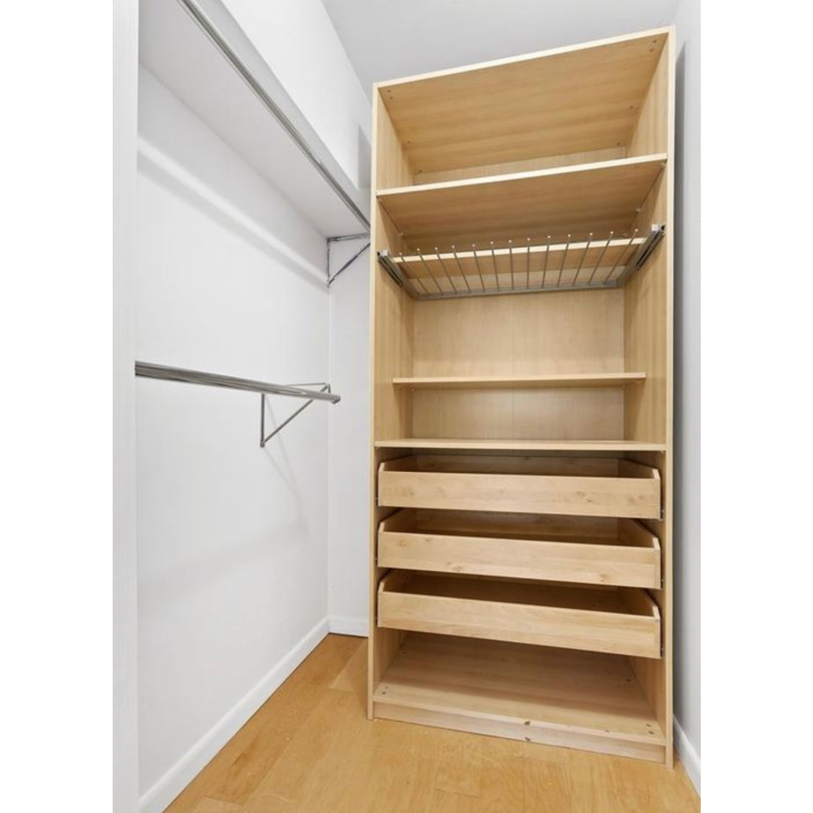 Large studio perfect for remote/hybrid working with brand new furniture/furnishings/AC, central to 1 - Photo 10